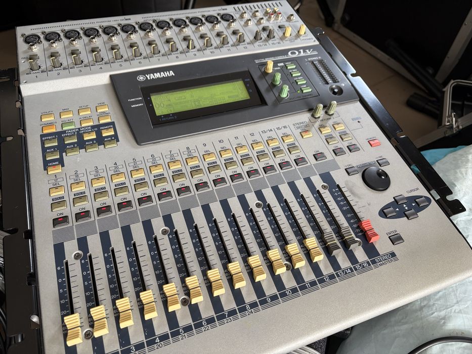 Yamaha 01V digital