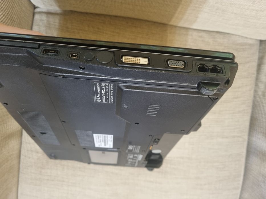 Лаптоп 　HP и Asus