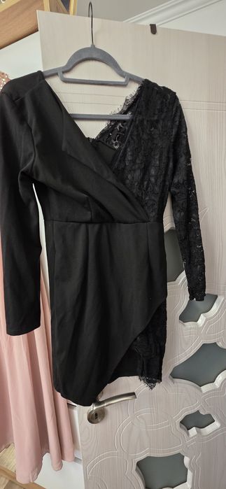 Роклите се проведат по 10/15€ броя