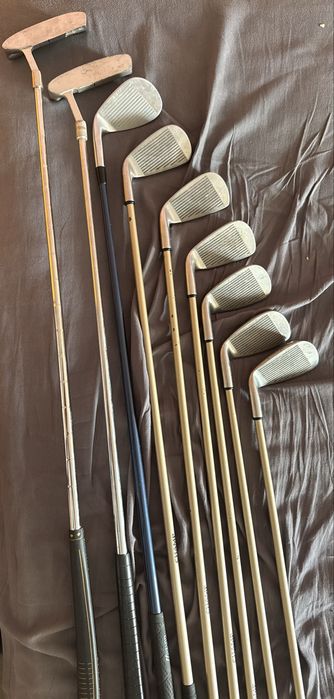 Set de golf Bennington cu crose de CHAMP si Mizuno Mp 56-11