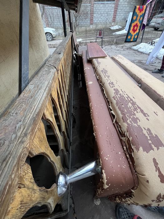 Диван чистый разобранный