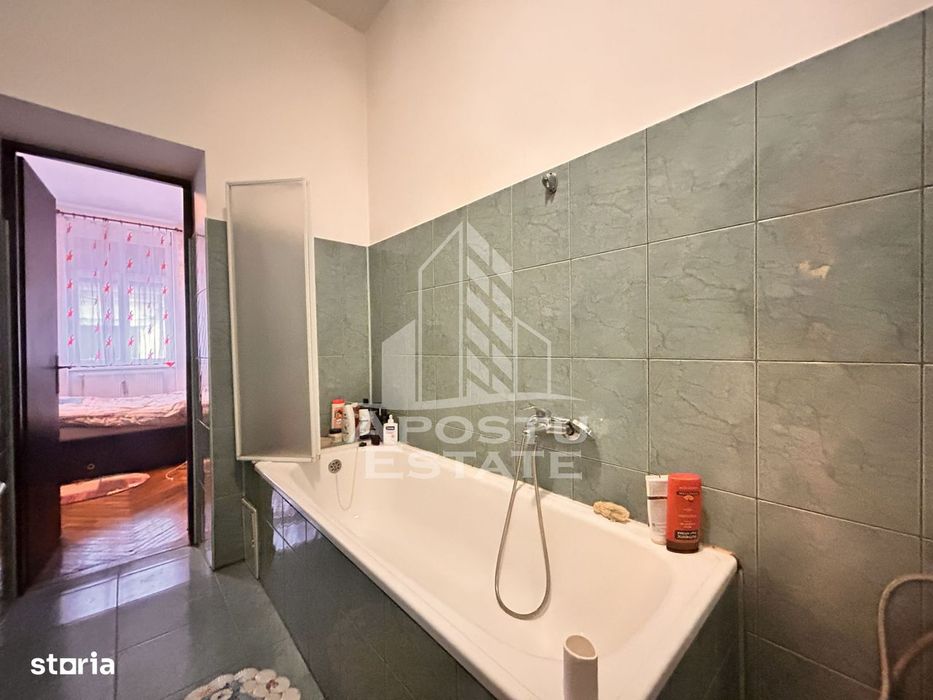 Apartament spațios 4 camere, 2 băi, parteer inalt în Piata Maria