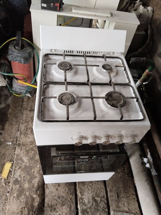 Газ плита новыи .