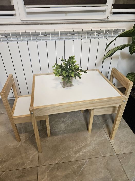 Vand masuta activitati copii + 2 scaune