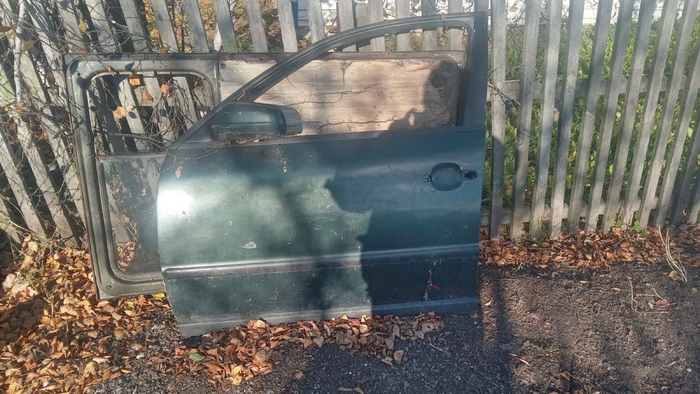 Продам двери пассат В 5 седан