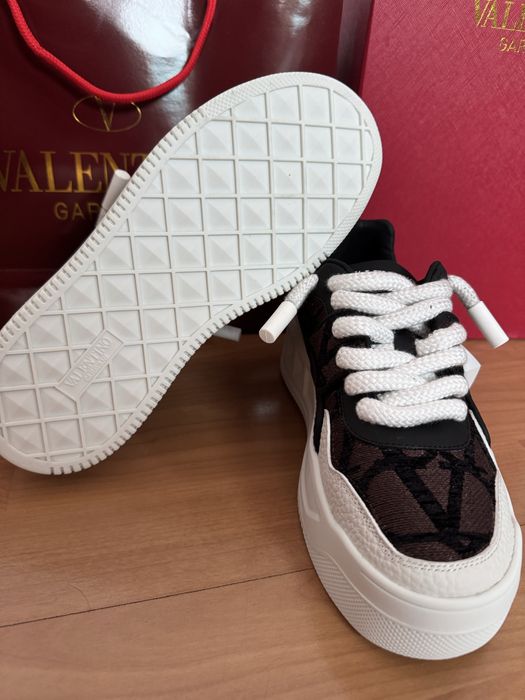 Обувки Valentino