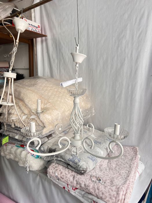 Lustre și suspensii