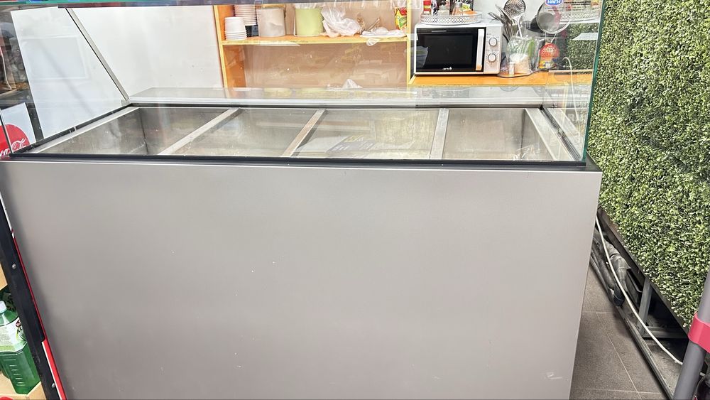 Витрина за топла храна.