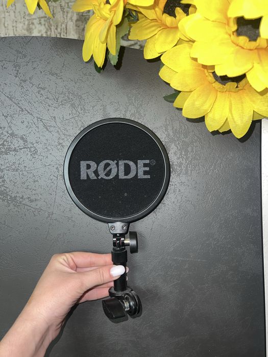 Kit complet studio/podcast – Microfon Rode Nt 1-A, Interfață Audio, Braț Profesional, Căști și Accesorii