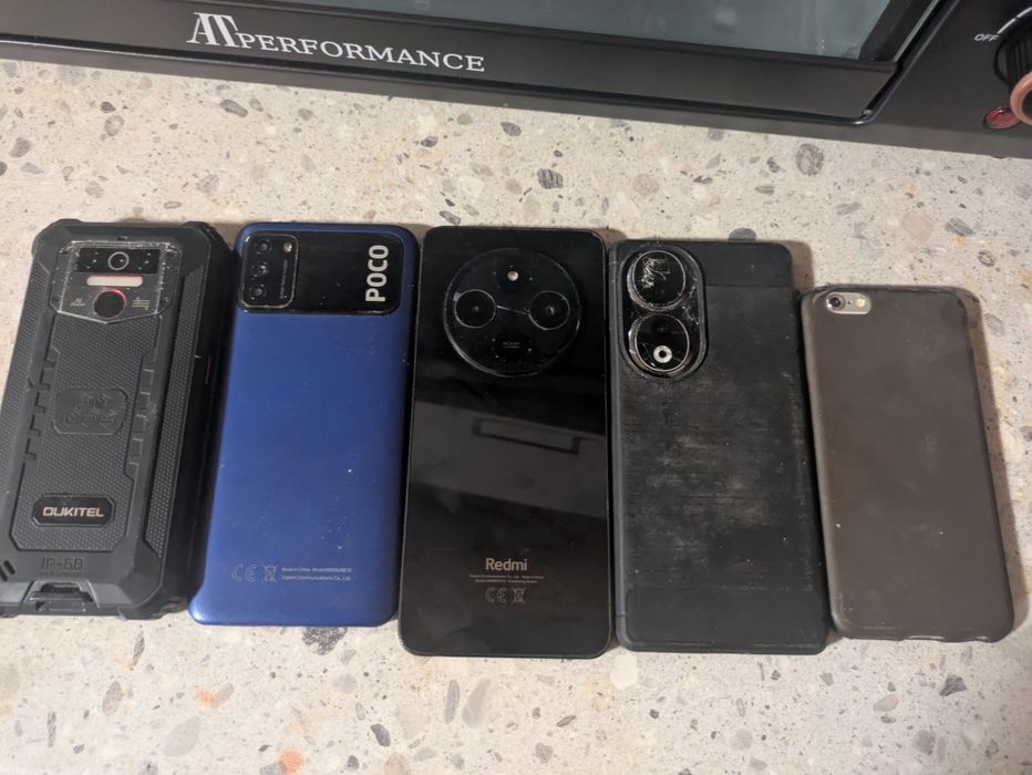 Vând telefoane pentru piese au display-ul spart