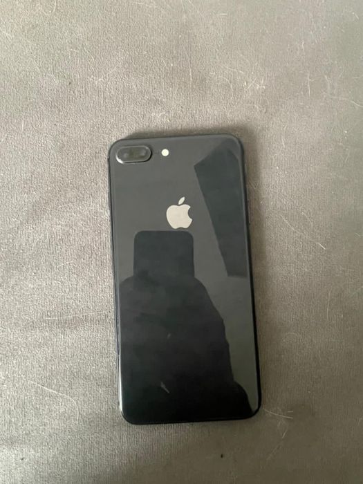 Продам iPhone 8+