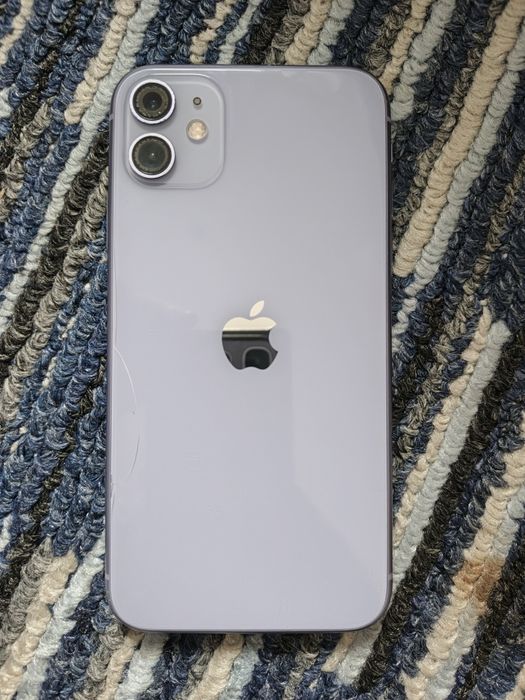 Iphone 11.   128.  70