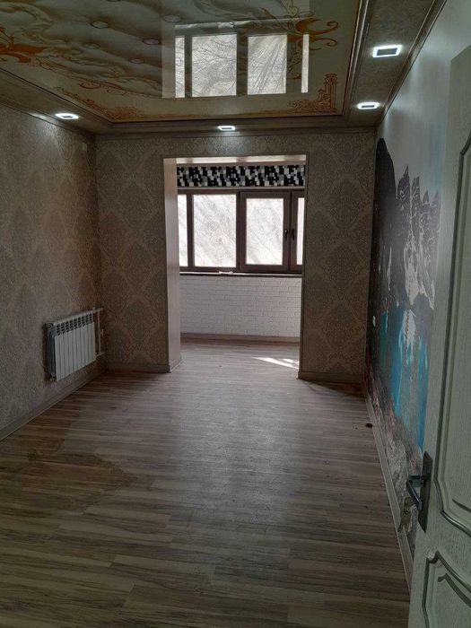 Navoyi viloyati navoyi shaxrida  2/2/4 sotiladi 50000$