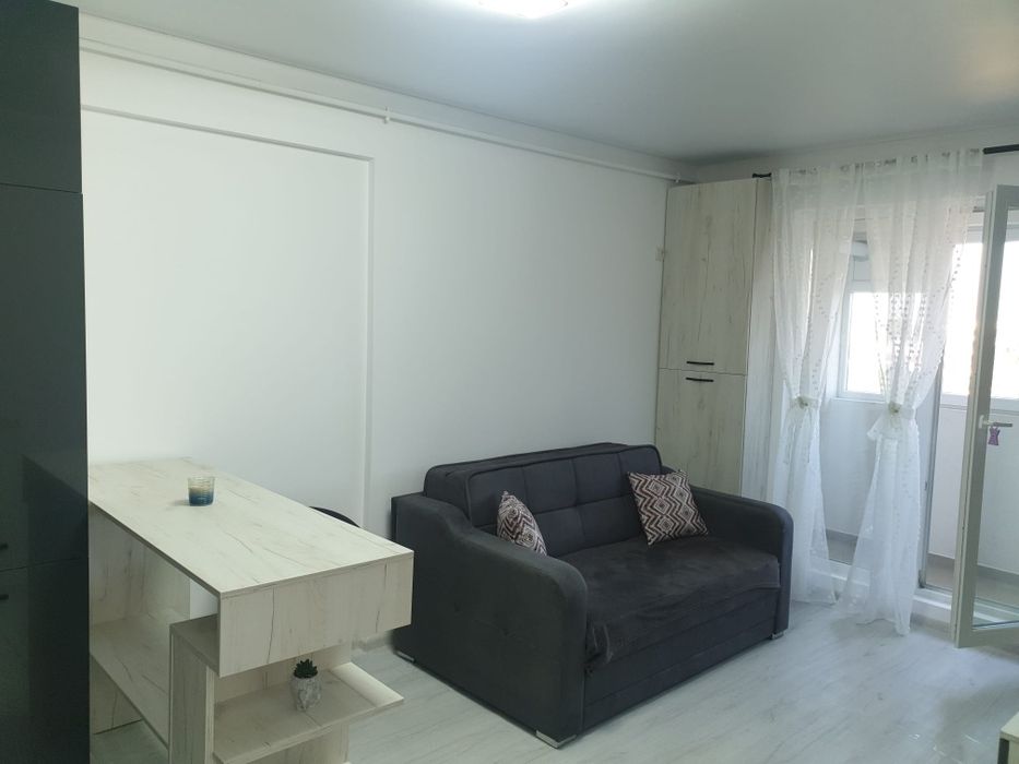 închiriez apartament