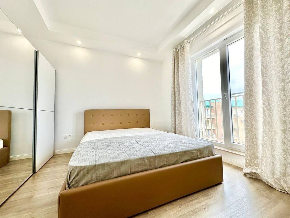 Apartament cu 2 camere de închiriat cu vedere spre piscină