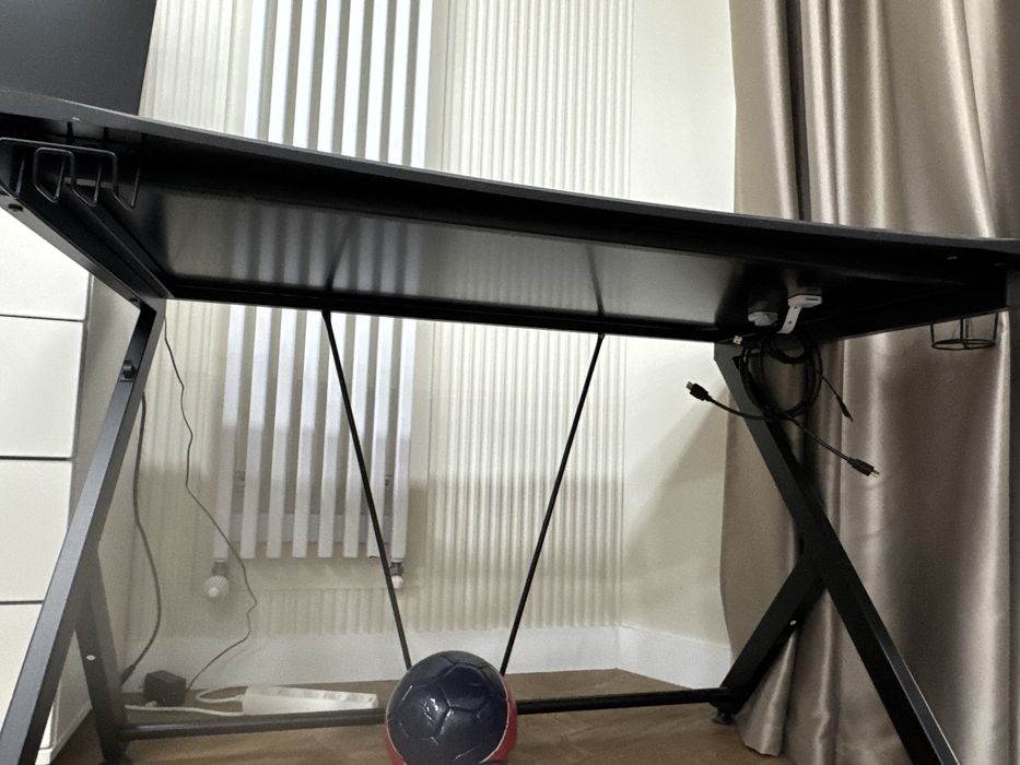 Стол настольный, для компа) продам