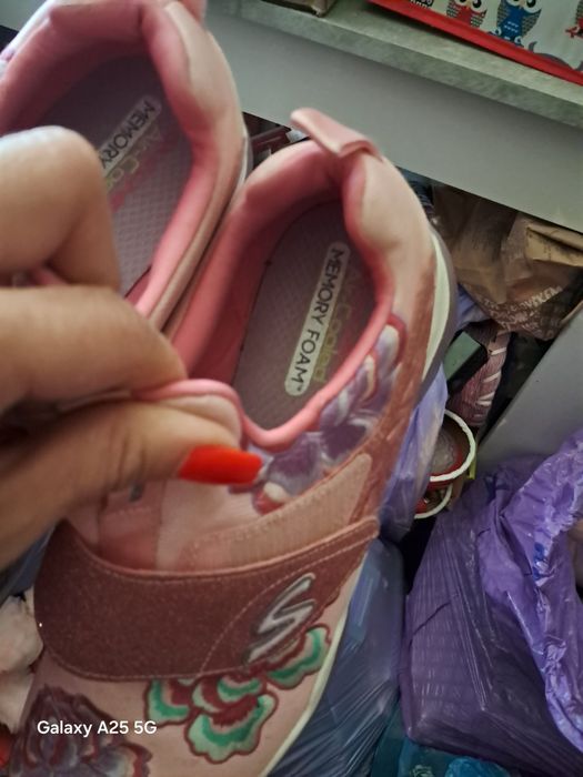 Vand adidași Desigual