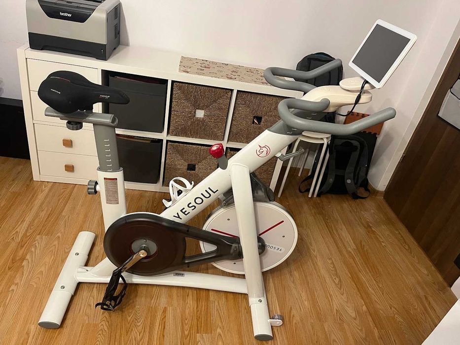 Bicicleta spinning YESOUL YS3PRO, volanta 7.5kg, alb