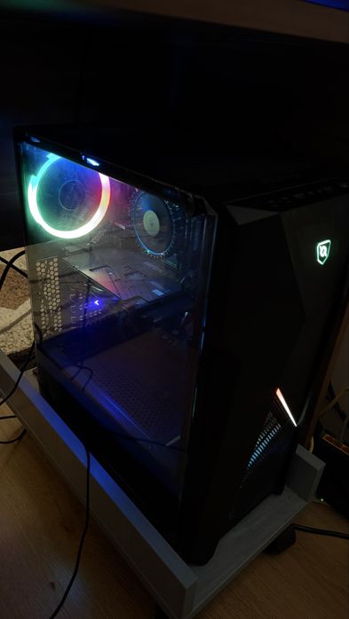 Vand calculator gaming  + bonus scaun cu masaj