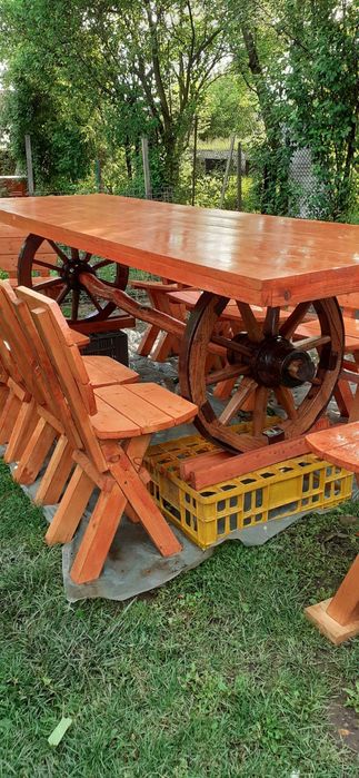 Mese.banci, scaune din lemn masiv