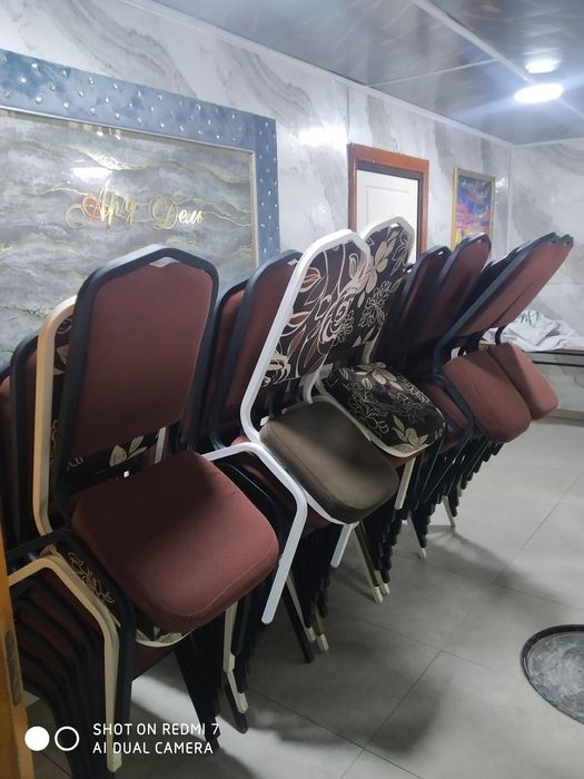 Продам Стулья 150 штук бу