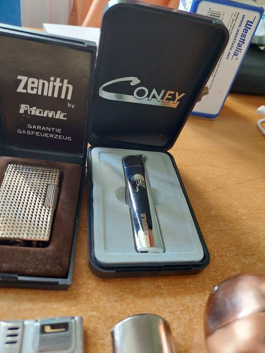 Vând lot 17 brichete