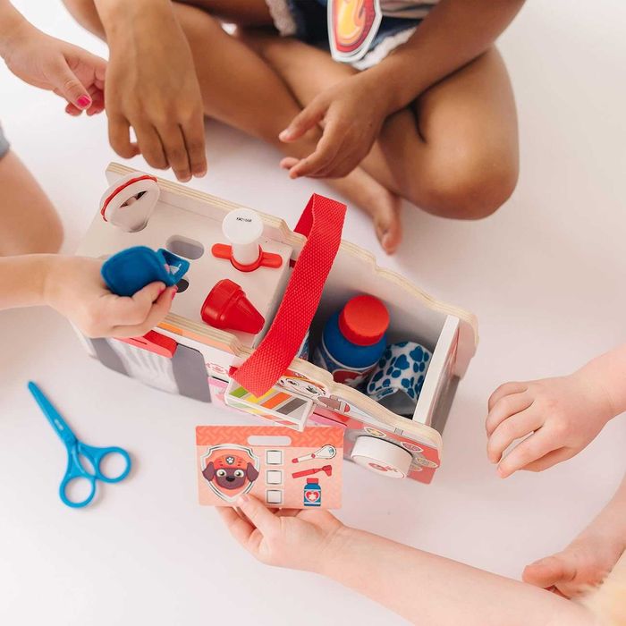 Дървен камион кола Докторски комплект Melissa and Doug Paw Patrol