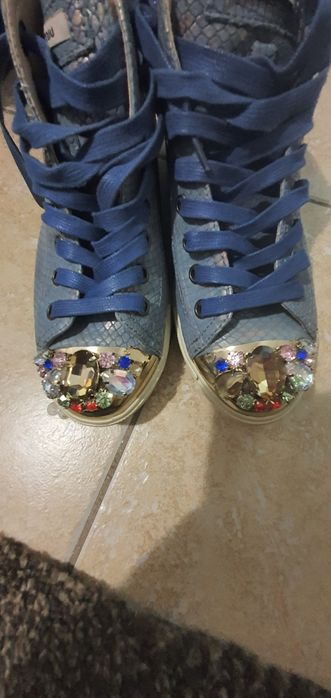 Vand adidasi Miumiu marimea 38