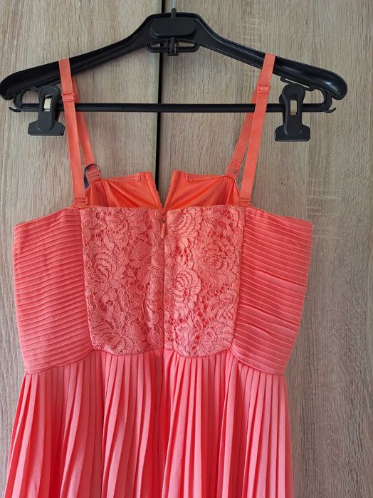 Рокля H&M, размер 36. Подходяща за шаферска.