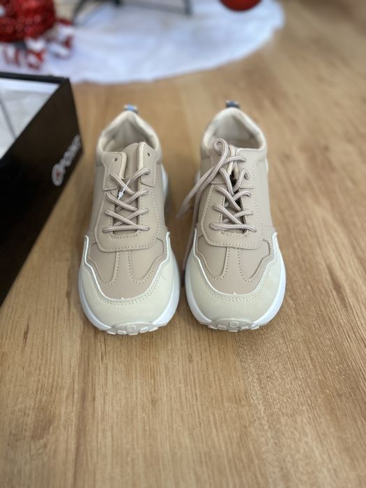 Бежови маратонки 36