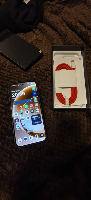 OnePlus 15 12+12 256 Ram