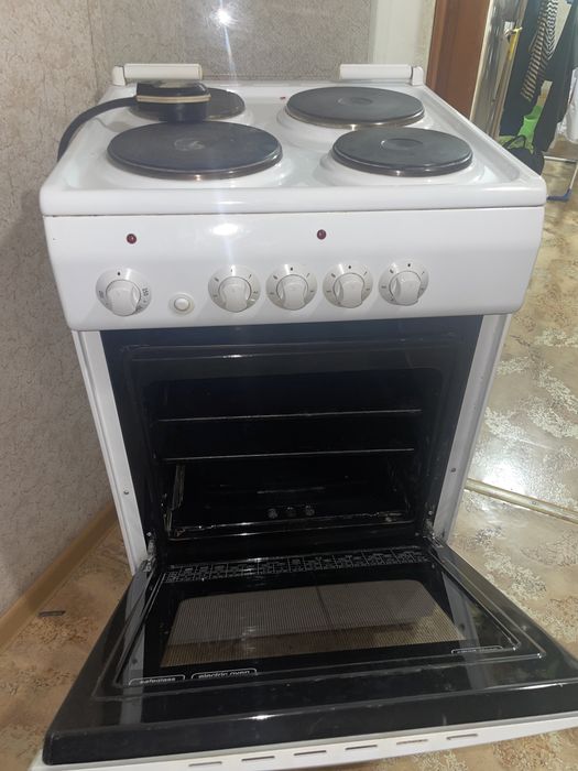 Продам Эл Плиту DeLuxe. 20000