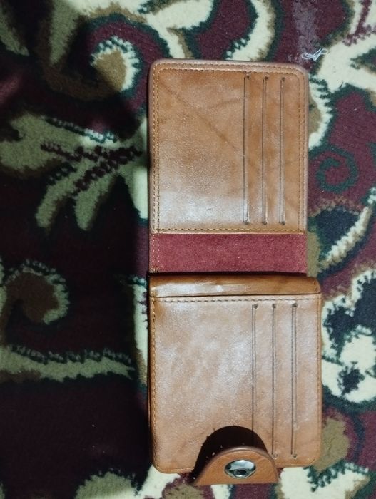 Soat va hamyon 2 tasi bittada