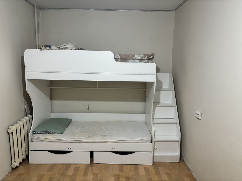 Продам двух этажную кровать
