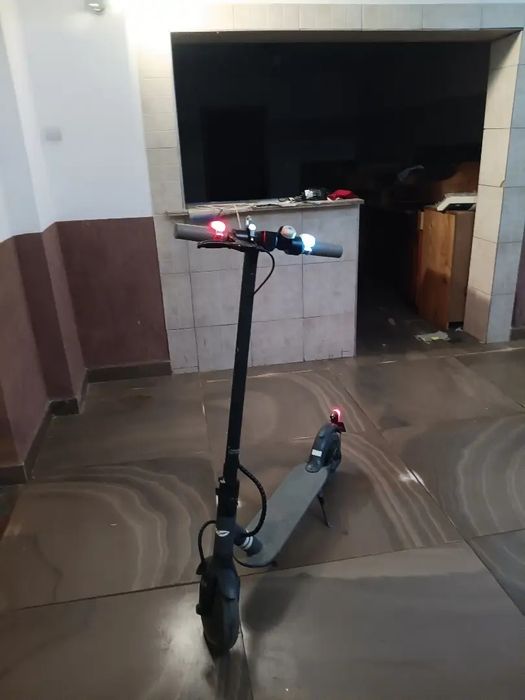 Vând trotineta electrică