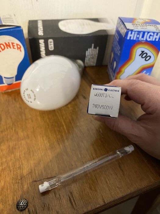 Brichetă veche Turbo Jet  Antivânt; Becuri diverse mărimi ; startere