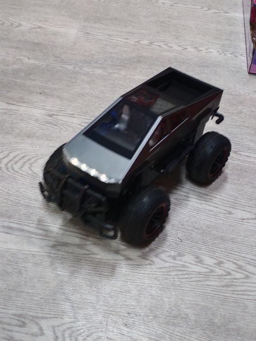 Продаётся машина Cyber track с радио управлением вне дорожный