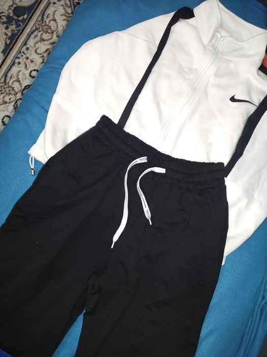 Продам спортивные костюмы для девочки