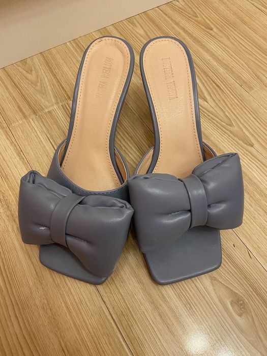 Әйелдер аяқ киімі сатылады!