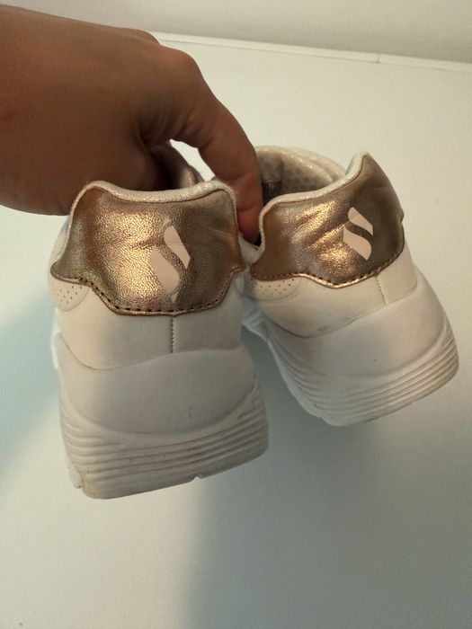 Adidasi Fila si Skechers fetite