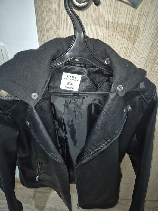 Куртка экокожа. Материал не стирается