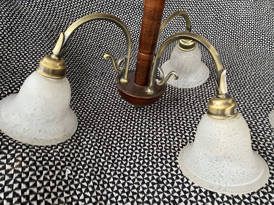 Lustră corp de iluminat