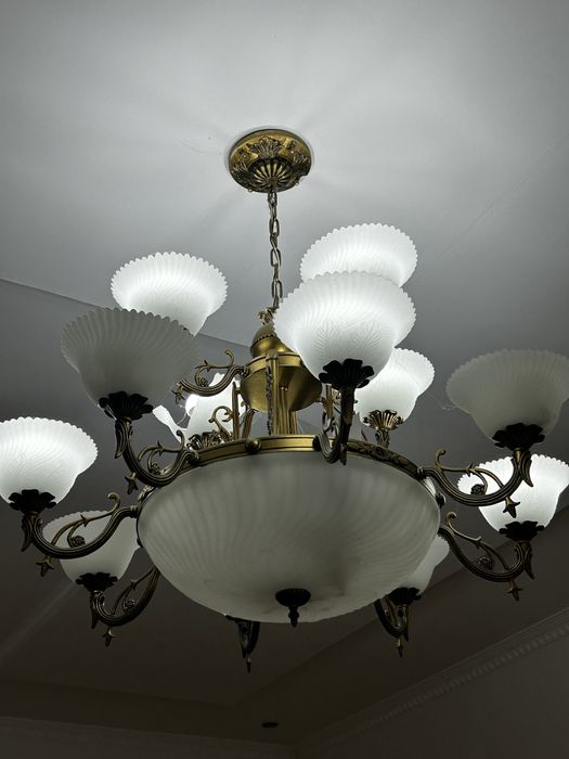 Люстра большая с бра