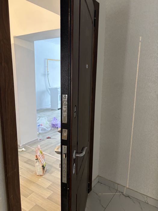 Продам входную дверь