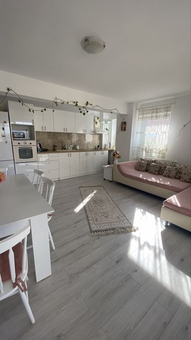 Vand apartament 3 camere