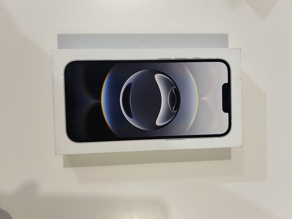 Продавам Iphone 16 E  чисто нов