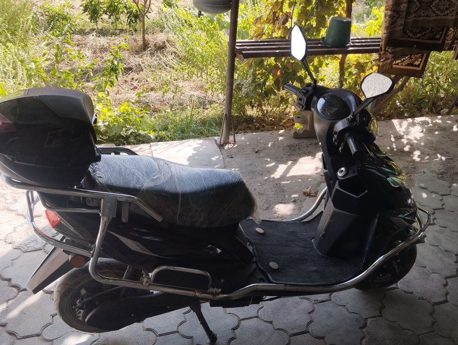 Скутер сотилади келиштириб бераман