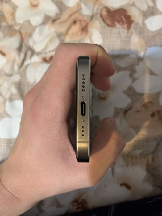 iPhone 15 Pro white 256gb în stare excelentă