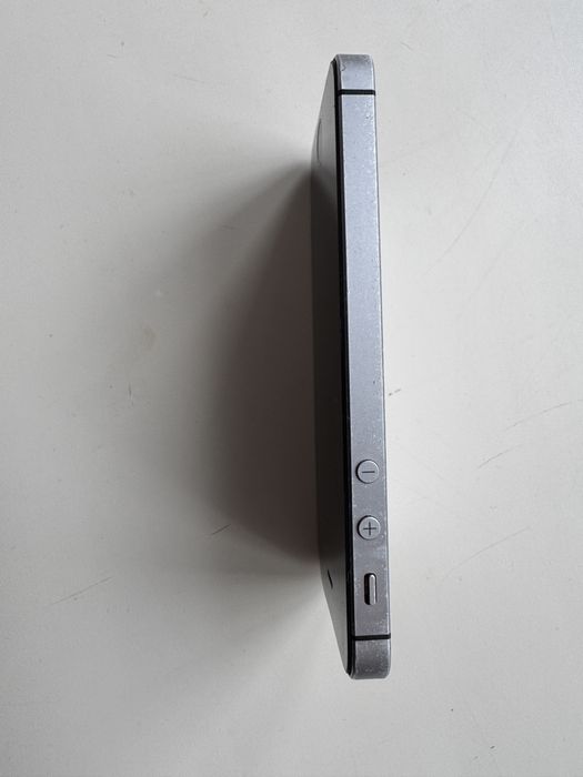 Продам айфон Se original 2018 года