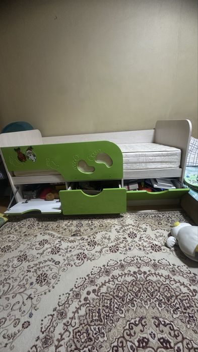 Детская кровать в хорошем состоянии